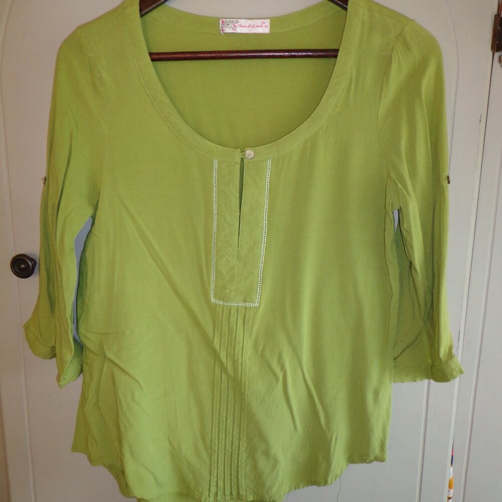 NWT Chris & Carol Hi-Lo Top M Celery Scoop Neck 3/4 Roll-Tab Sleeves